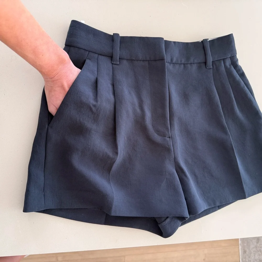 NWOT Aritzia Effortless Shorts - Mini Crepette | Size 2 - Picture 6 of 15